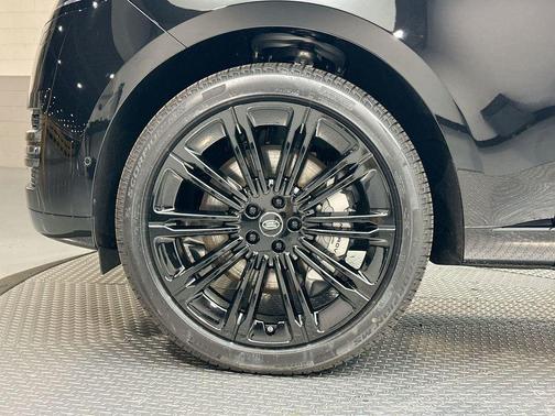 2025 Land Rover Range Rover P530 SE 7 Seat