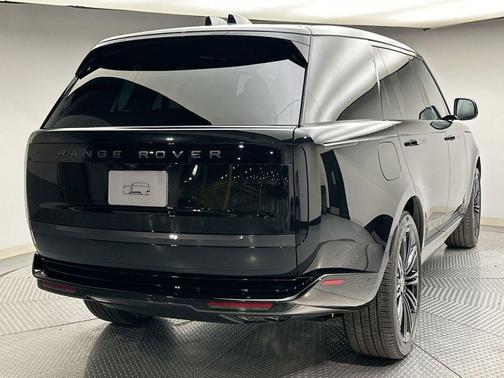2025 Land Rover Range Rover P530 SE 7 Seat