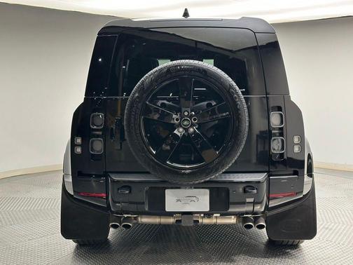 Santorini Black 2024 Land Rover Defender P525 V8