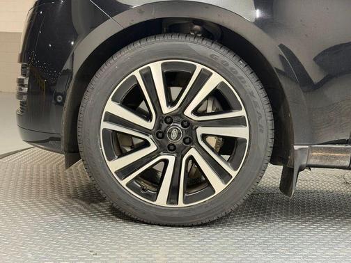 Santorini Black 2023 Land Rover Range Rover P400 SE