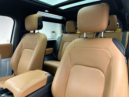 2023 Land Rover Defender V8