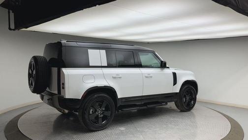 2025 Land Rover Defender P400 X-Dynamic SE