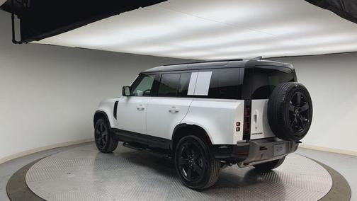 2025 Land Rover Defender P400 X-Dynamic SE