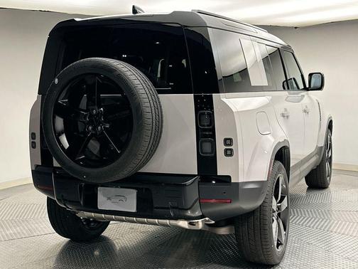 2026 Land Rover Defender 