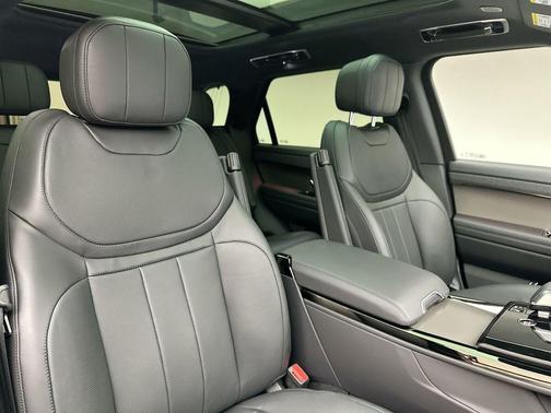 2025 Land Rover Range Rover Sport SE