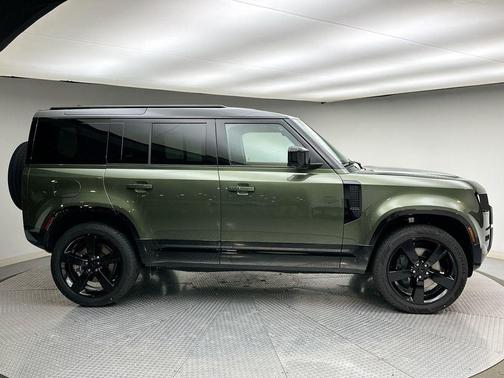 2026 Land Rover Defender P400 X-Dynamic SE