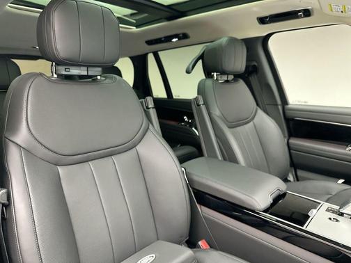 2026 Land Rover Range Rover P400 SE 7 Seat