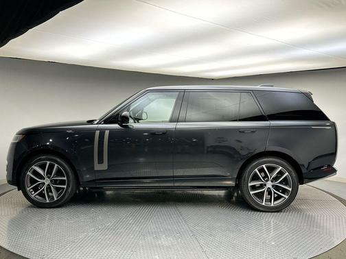 2025 Land Rover Range Rover P400 SE 7 Seat