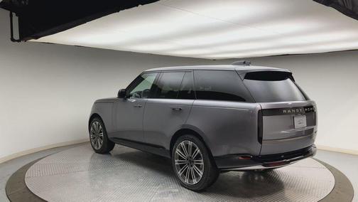 2026 Land Rover Range Rover P530 SE