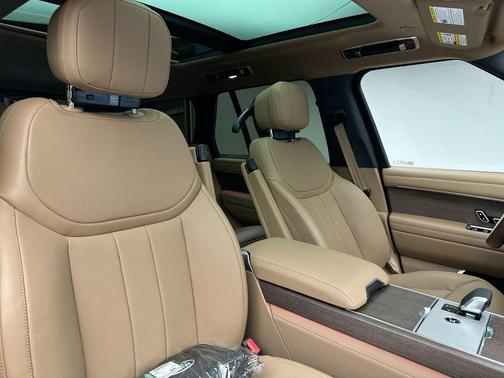 2025 Land Rover Range Rover P530 SE