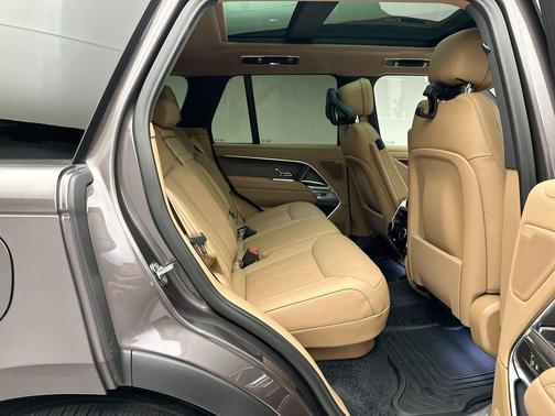2025 Land Rover Range Rover P530 SE