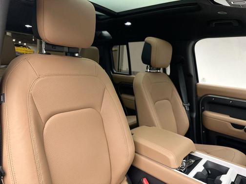 2025 Land Rover Defender 110 P300