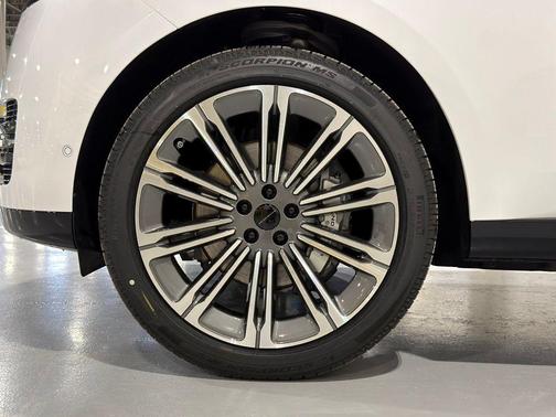 2026 Land Rover Range Rover P400 SE