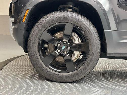 2023 Land Rover Defender 130 First Edition