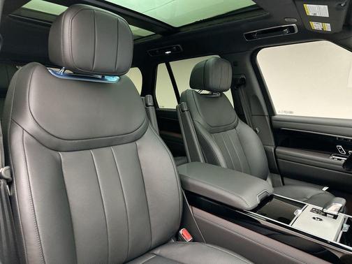 2025 Land Rover Range Rover P530 SE