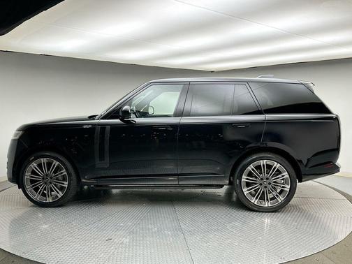 2025 Land Rover Range Rover P530 SE