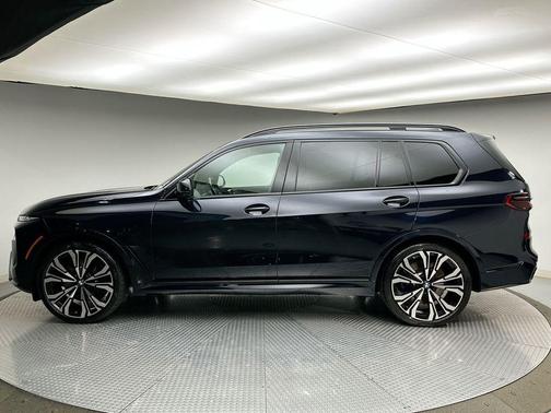 2023 BMW X7 M60i