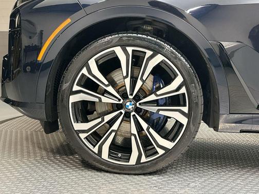 2023 BMW X7 M60i