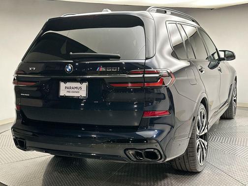 2023 BMW X7 M60i