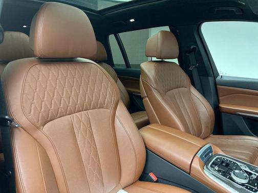 2023 BMW X7 M60i