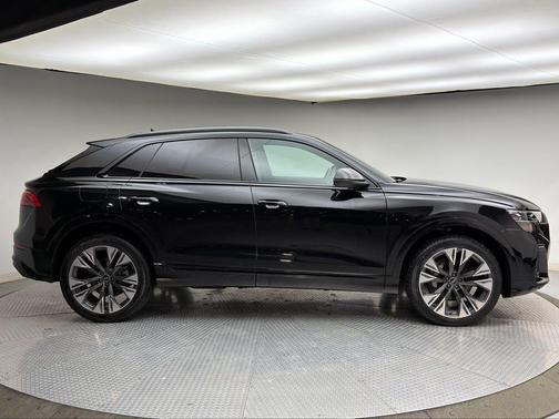 2025 Audi Q8 55 Premium
