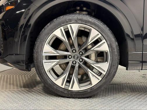 2025 Audi Q8 55 Premium