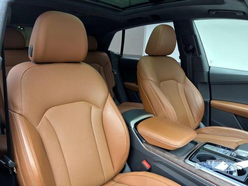 2025 Audi Q8 55 Premium