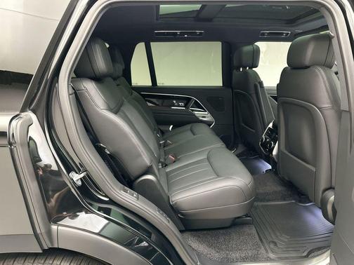 2025 Land Rover Range Rover P530 SE 7 Seat
