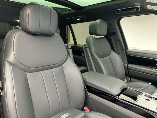 2025 Land Rover Range Rover P530 SE 7 Seat