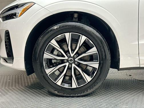 2024 Volvo XC60 B5 Core Dark Theme