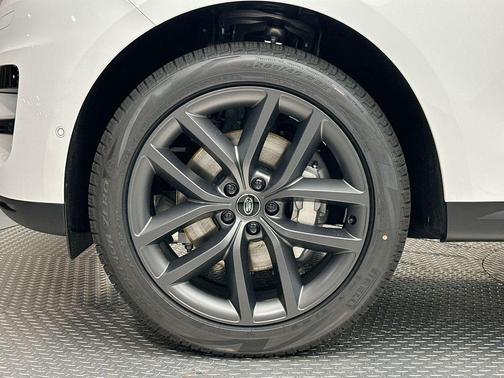 Fuji White 2025 Land Rover Range Rover Sport P360 SE
