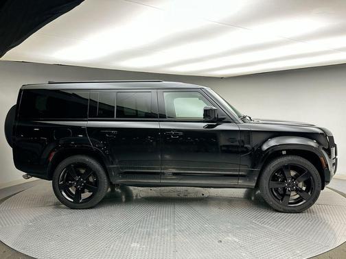 2026 Land Rover Defender V8