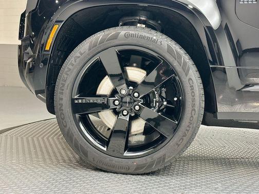 2026 Land Rover Defender V8