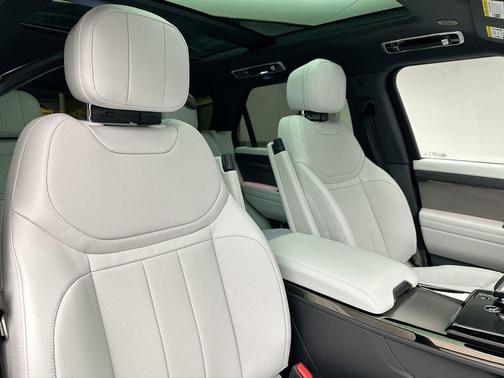 2025 Land Rover Range Rover Sport SE