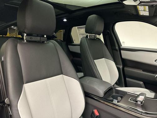 2026 Land Rover Range Rover Velar P250 SE R-Dynamic