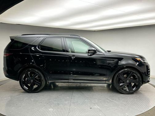 2026 Land Rover Discovery Tempest Edition