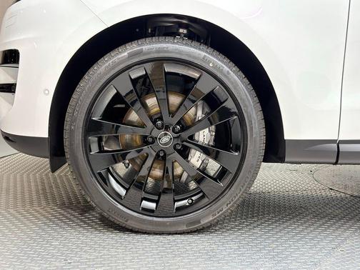 2025 Land Rover Range Rover Sport SE