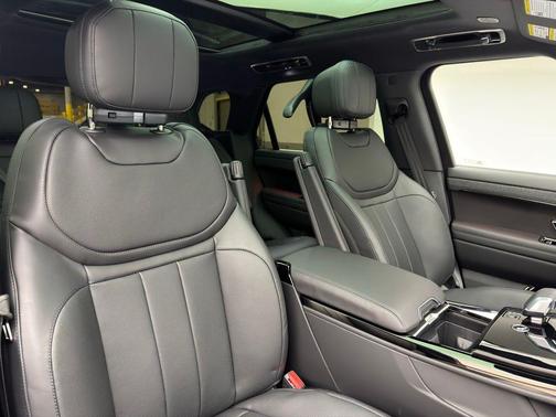 2025 Land Rover Range Rover Sport SE