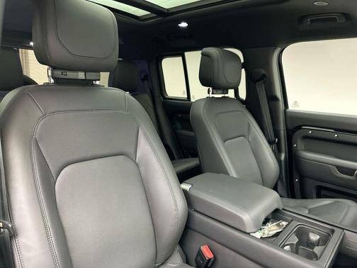 2024 Land Rover Defender V8