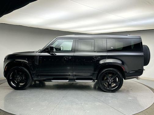 2024 Land Rover Defender V8