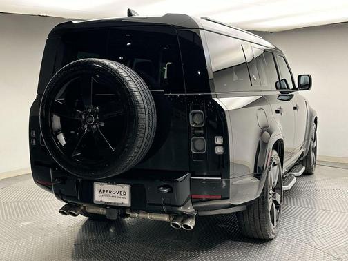 2024 Land Rover Defender V8