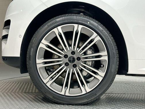 2026 Land Rover Range Rover Sport SE