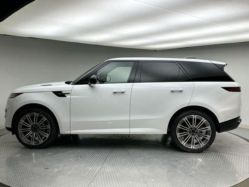 2026 Land Rover Range Rover Sport SE