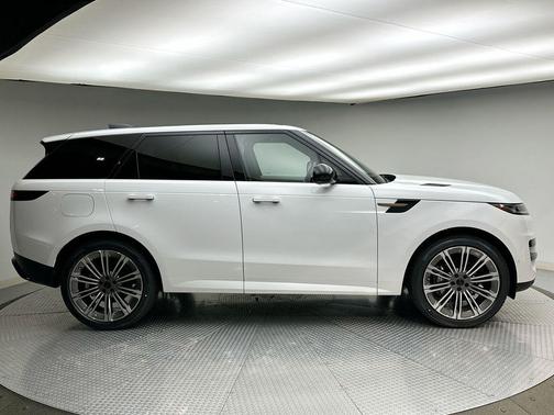 2026 Land Rover Range Rover Sport SE