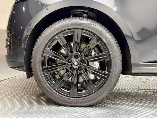 2025 Land Rover Range Rover P530 SE