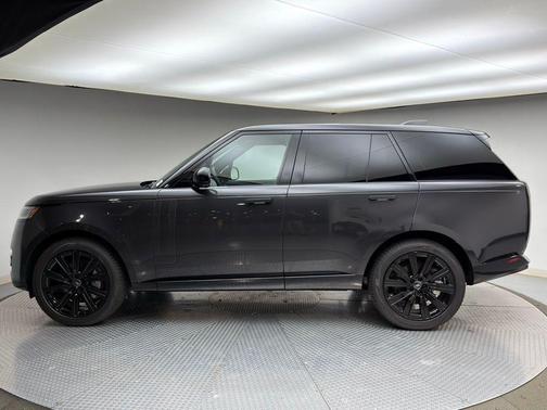 2025 Land Rover Range Rover P530 SE