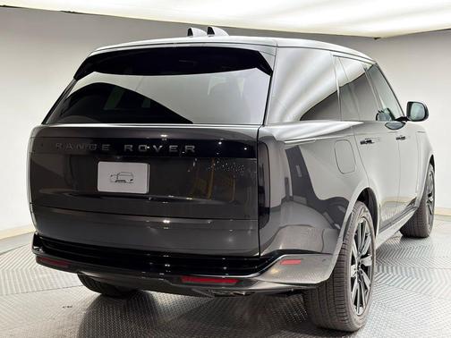2025 Land Rover Range Rover P530 SE