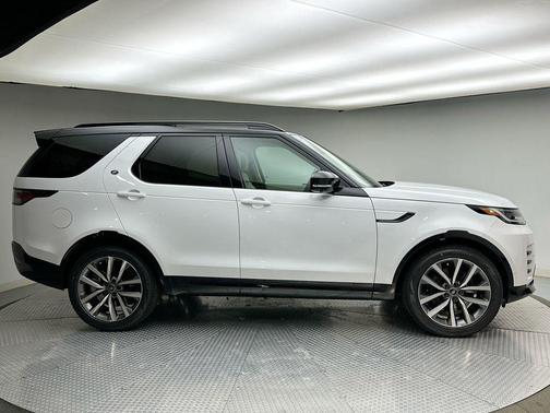 2026 Land Rover Discovery Tempest Edition