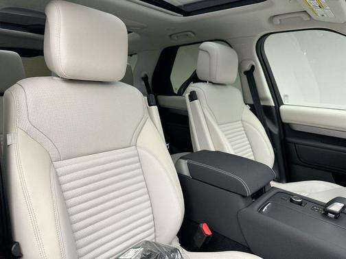 2026 Land Rover Discovery Tempest Edition