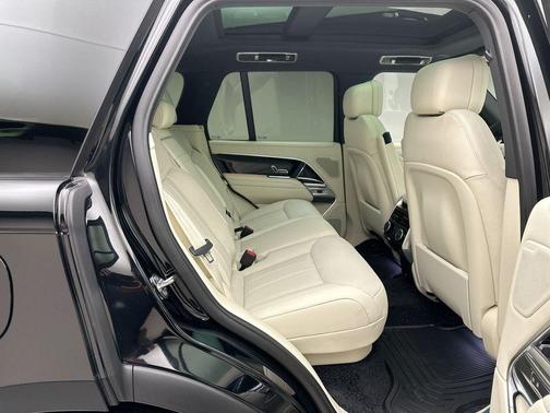 2025 Land Rover Range Rover P400 SE